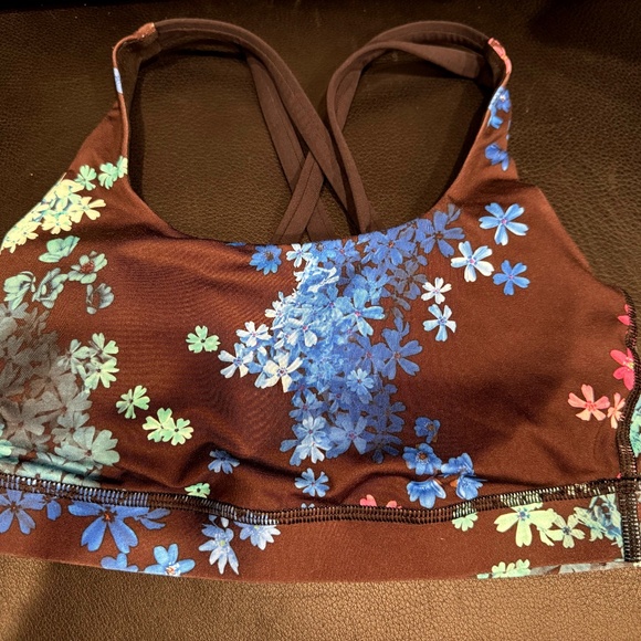 Lululemon Sports Bra Size 4 - Picture 2 of 3
